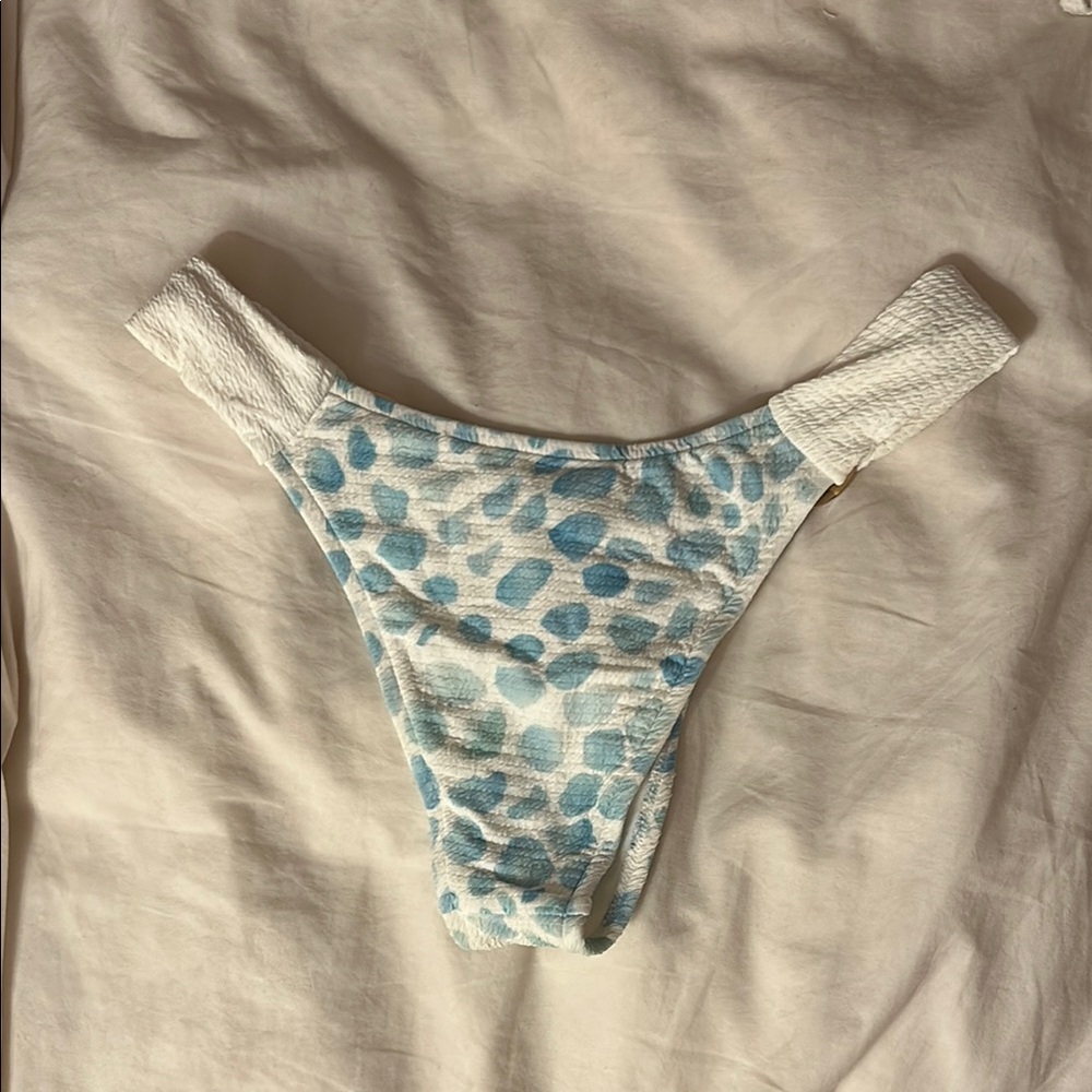 Cleome Bikini Set - Picture 2 of 3